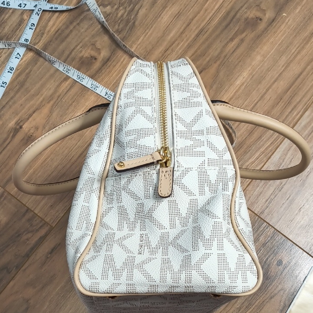 Michael Kors Beige Shoulder Bag - Picture 15 of 17